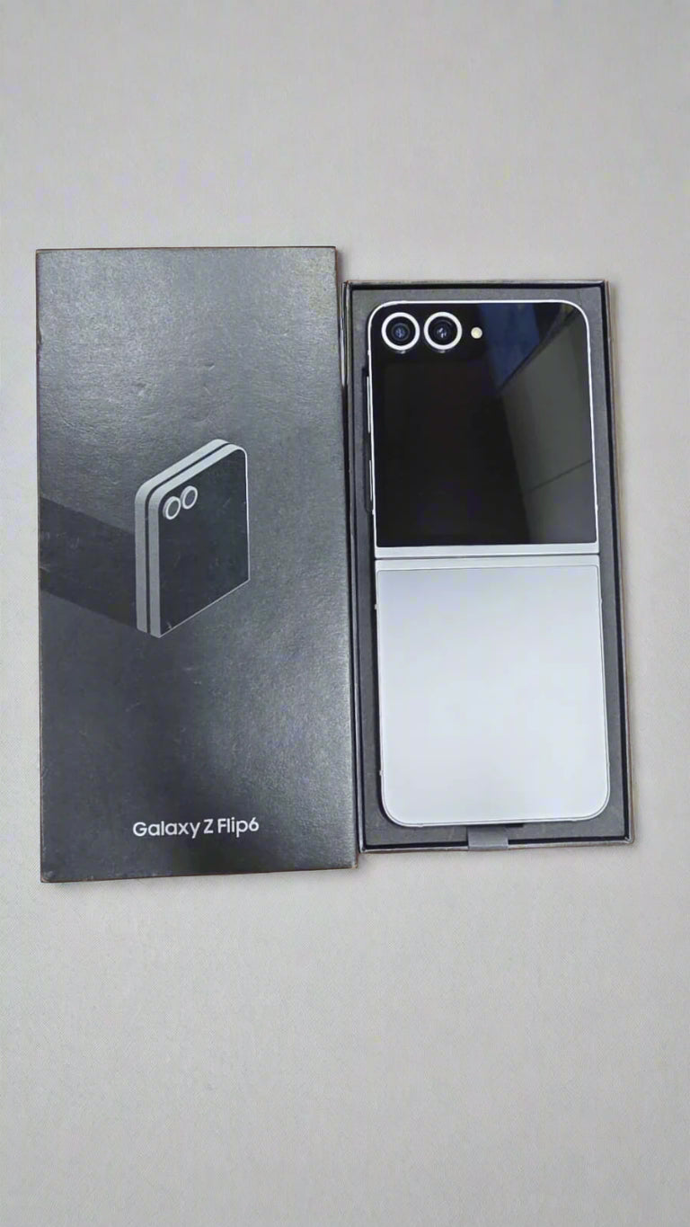 Galaxy Z Flip 6 ジャンク Samsung Galaxy Z Flip 6 (12GB 256 GB Silver Shadow) A Grade